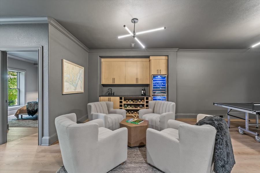 Bar · Designer · Maple, Sand stain