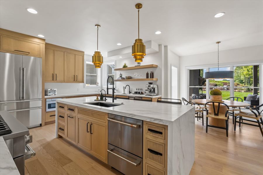 Kitchen · Savannah doors · Siesta drawer fronts · Maple, Sand stain